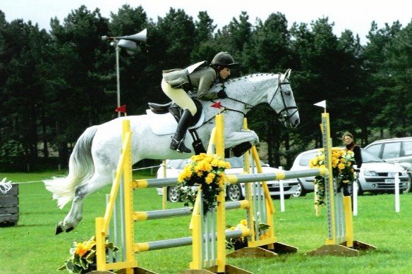 Sally show jumping with Toggi.